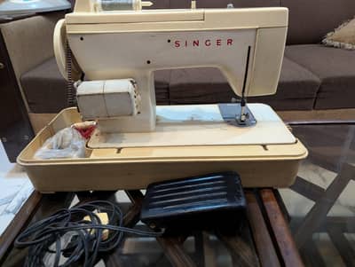 SINGER SEWING MACHINE