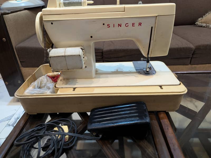 SINGER SEWING MACHINE 1
