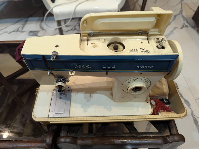 SINGER SEWING MACHINE 2