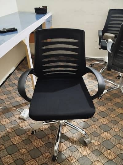 Selling My 3 Months used Office Chairs (6 Chairs)