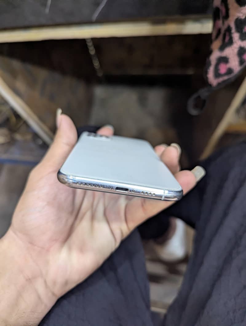 Apple iPhone 11 Pro Max 2