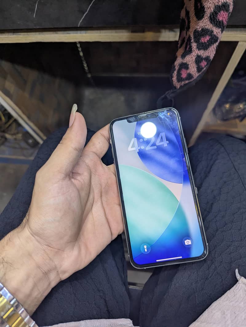 Apple iPhone 11 Pro Max 6