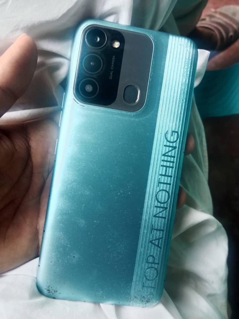 Tecno Spark 8C 4