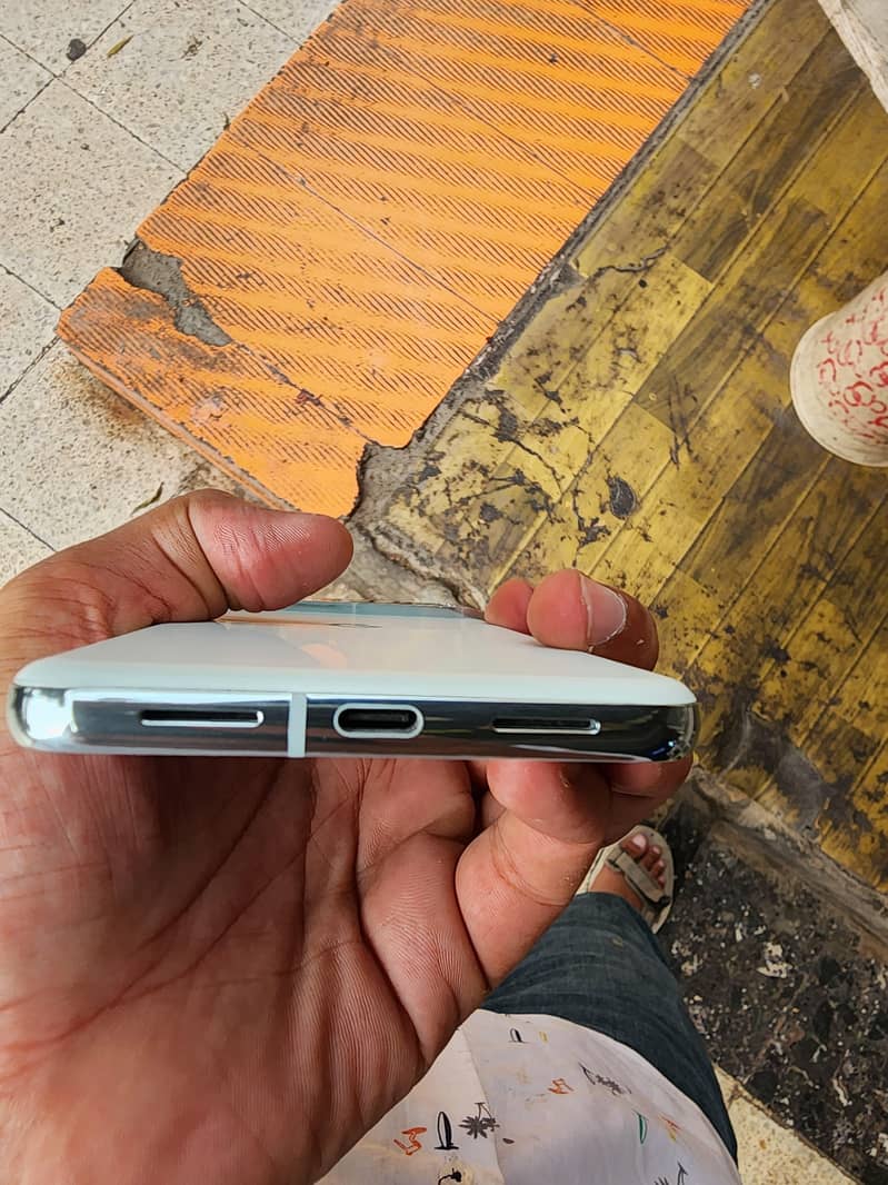 Google Pixel 8 Pro 5