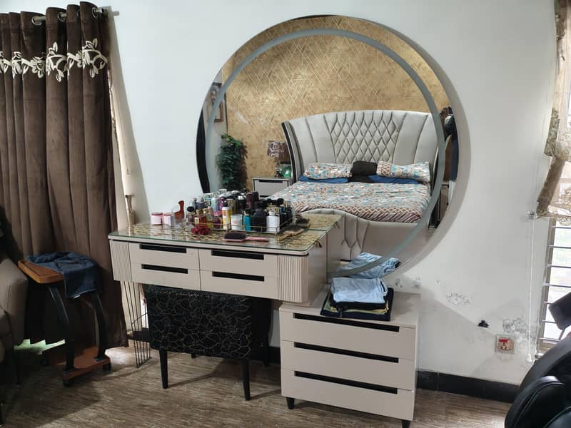 King Bed with Dressing 1