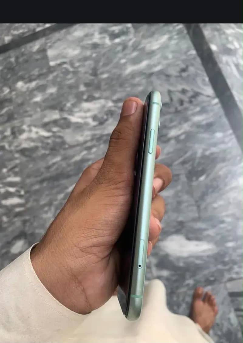 Apple iPhone 11 3