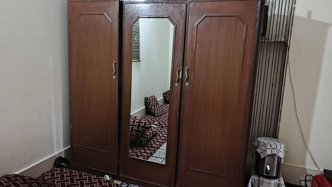wardrobe 0