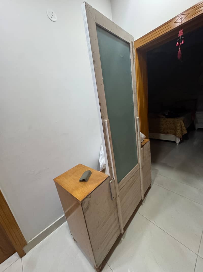 Kids dressing table 2