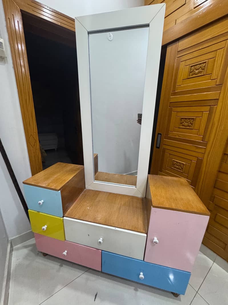 Kids dressing table 3