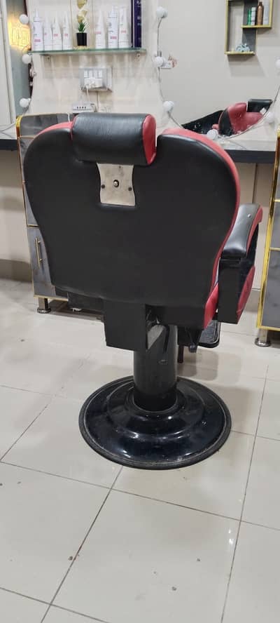 salon use 2 chairs
