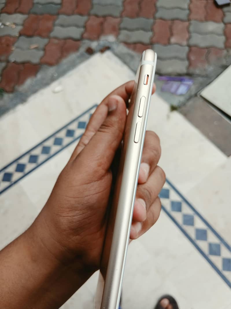 Apple iPhone 6 Plus 1