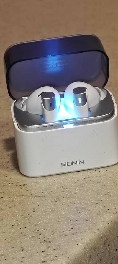 new hain ronin glacier 25 din use kiye hain bass quality bohat e best