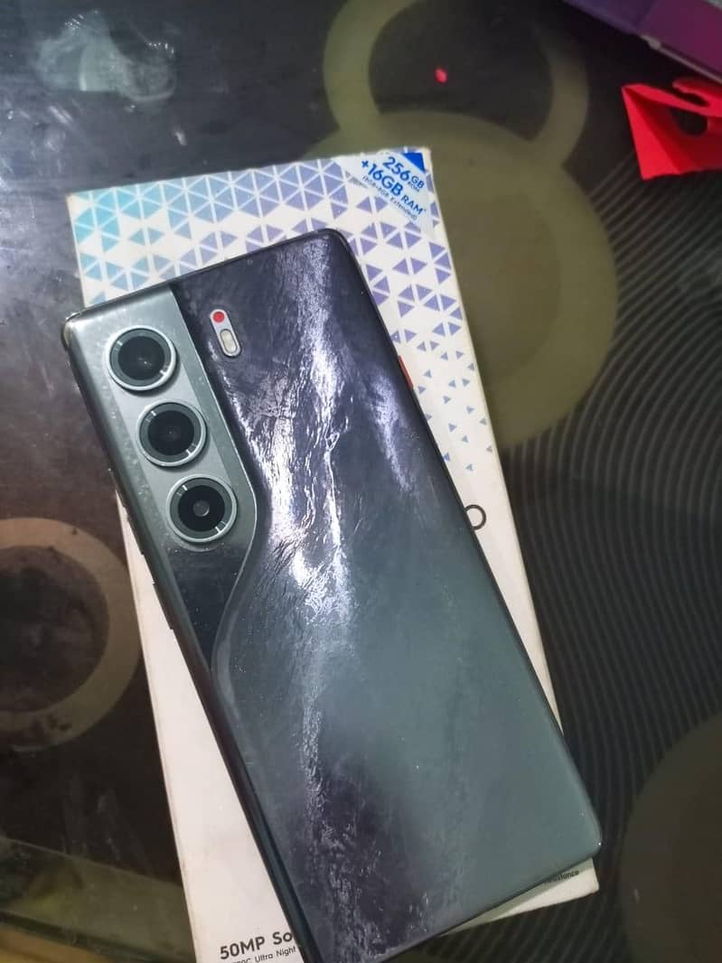 Tecno CAMON 40 Pro 3
