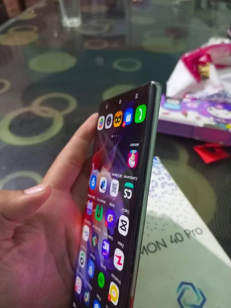 Tecno CAMON 40 Pro 4