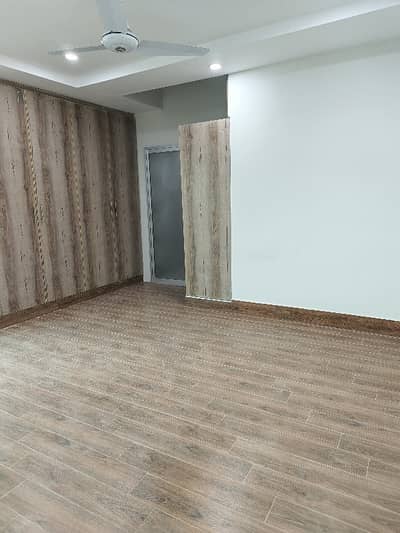 Get A Prime Location 487 Square Feet Flat For Sale In Peshawar Road