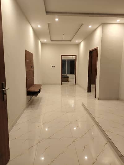 Prime Location Peshawar Road Flat For Sale Sized 467 Square Feet