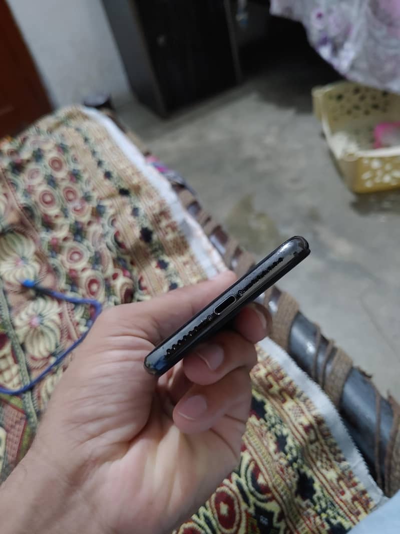 Apple iPhone X 3