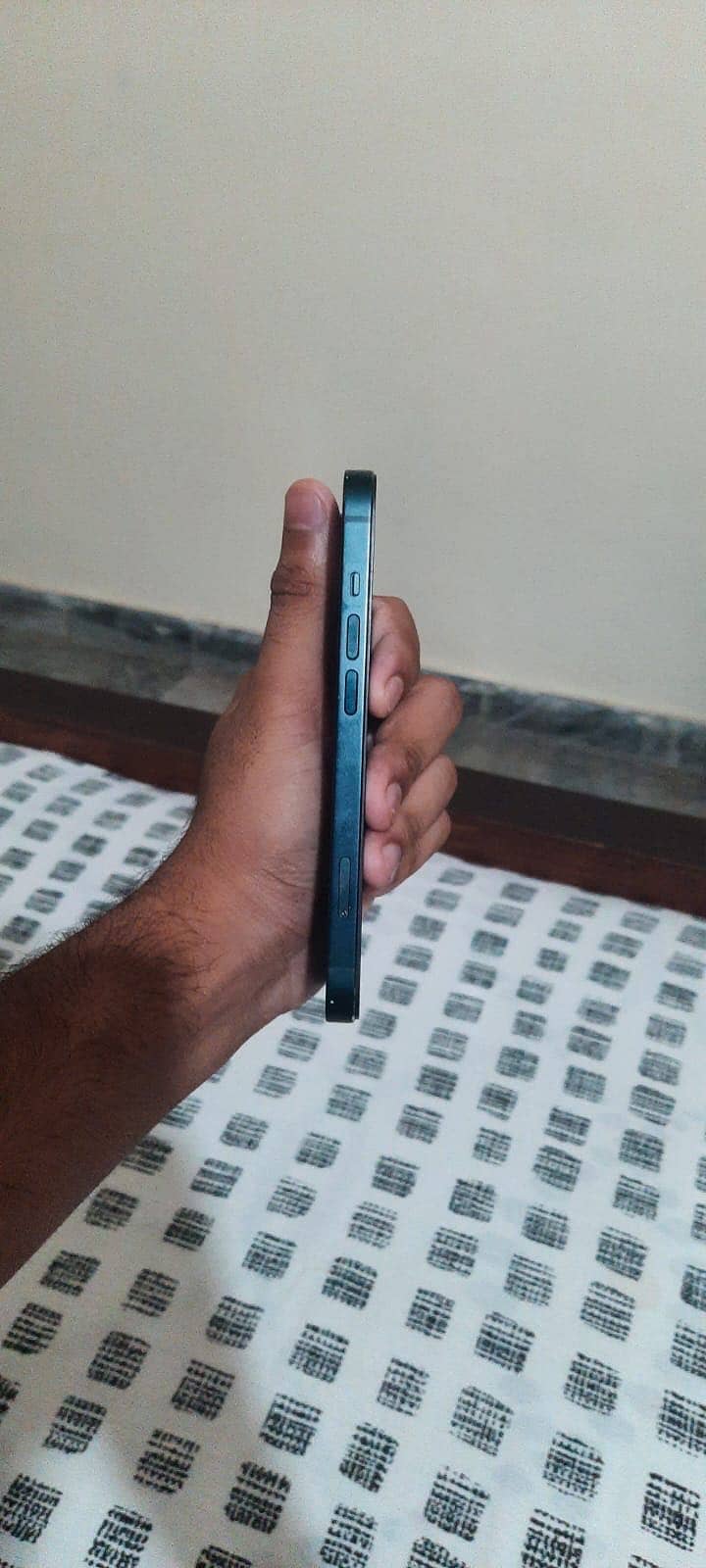 Apple iPhone 14 4