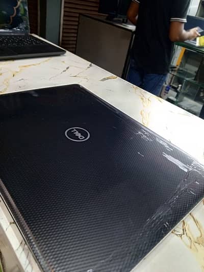Dell Inspiron 3493