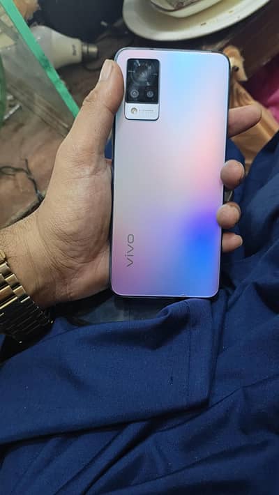 Vivo V21