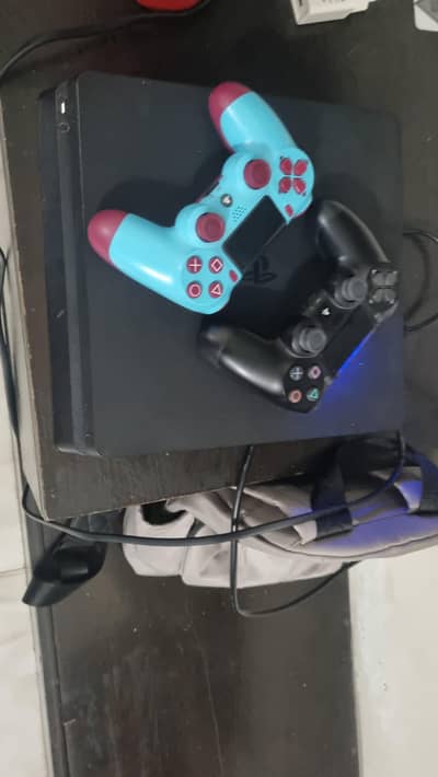 PS4 Slim 1TB, Non-jailbreak, with 2 controllers