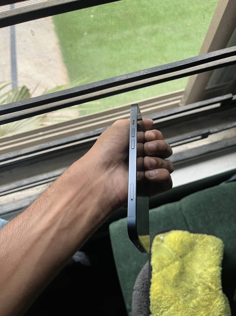 Iphone 13 4