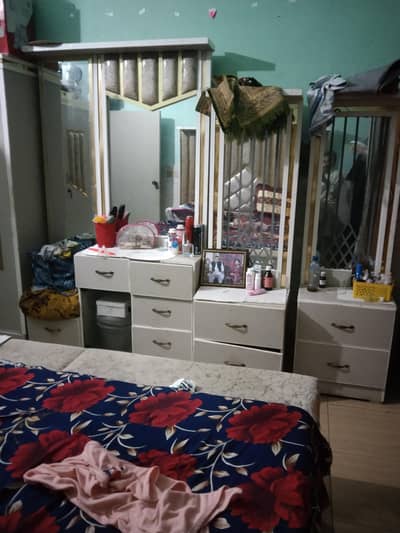 dressing and site table