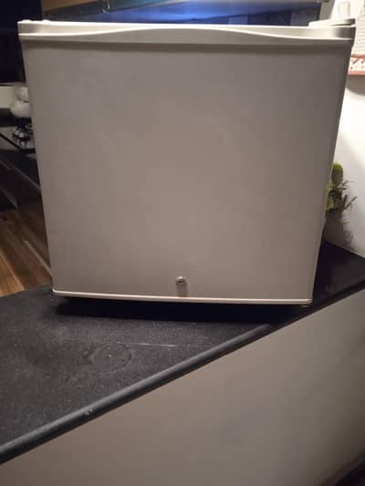 Toshiba mini bar fridge