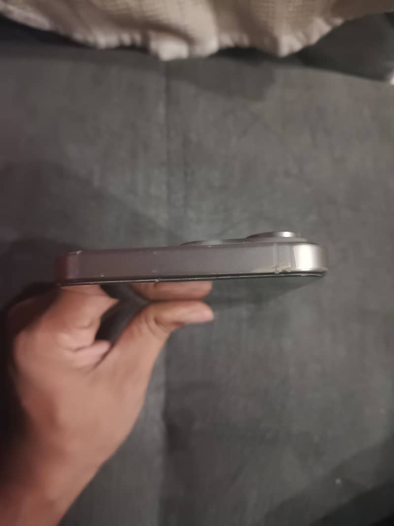 Iphone 15 pro max 4