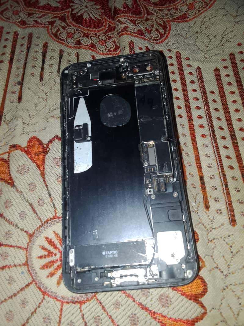 Apple iPhone 7 Plus 1
