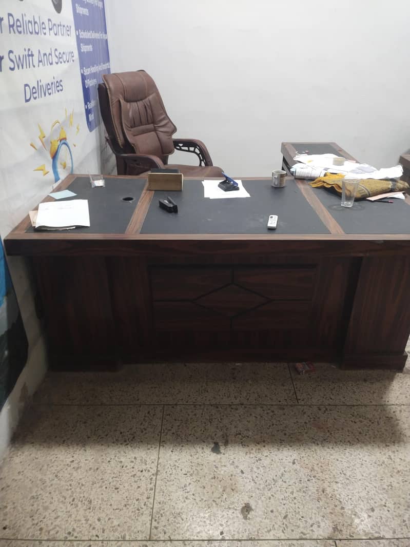 Office Table 0