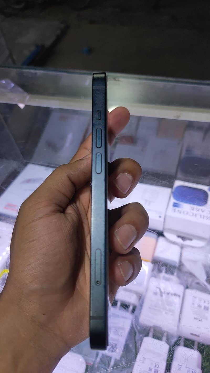 Apple iPhone 13 3