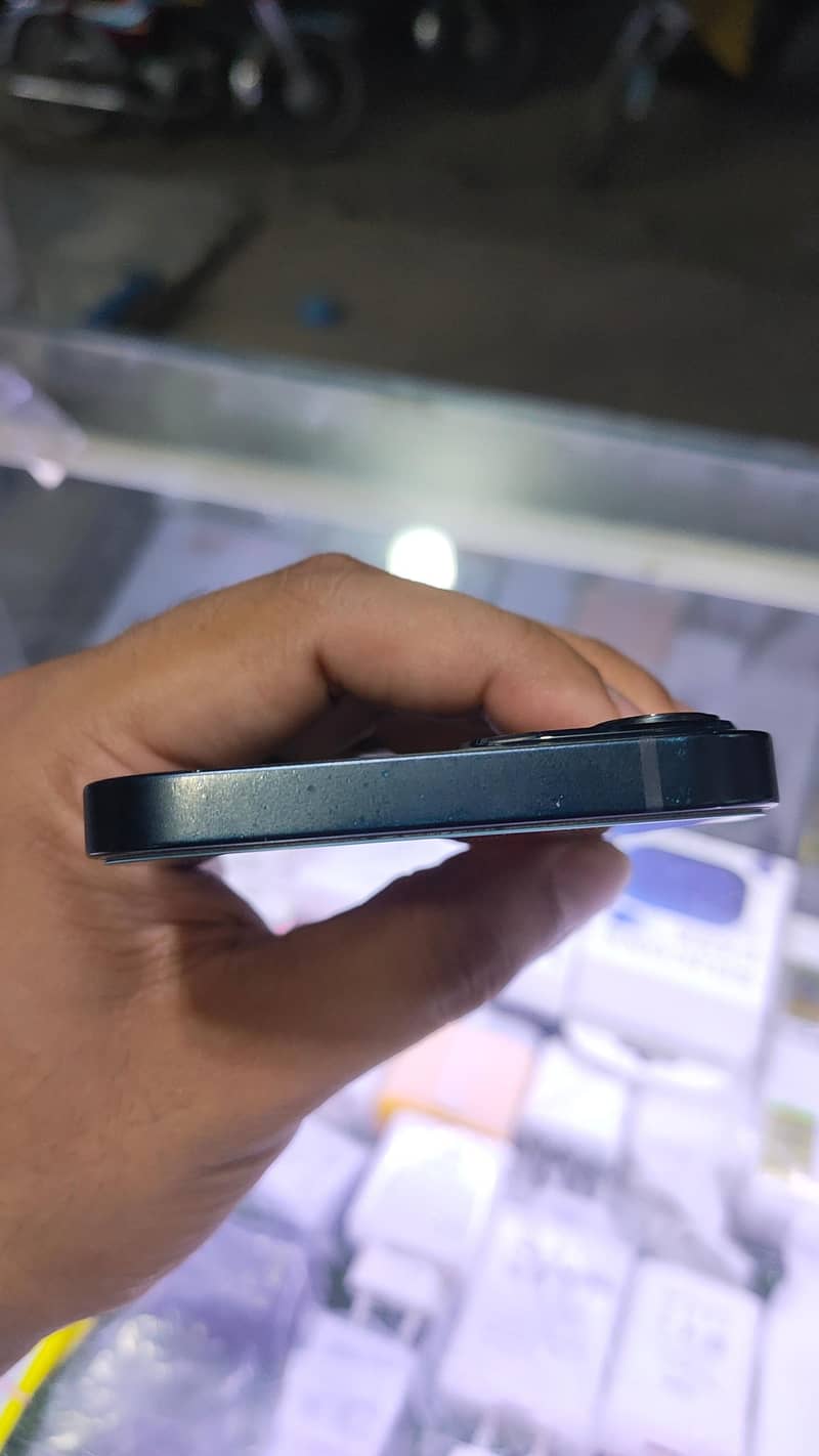 Apple iPhone 13 4