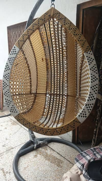 hanging chair swing for children and younger. .