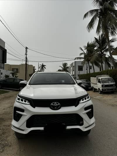Toyota Fortuner GR-S 2023