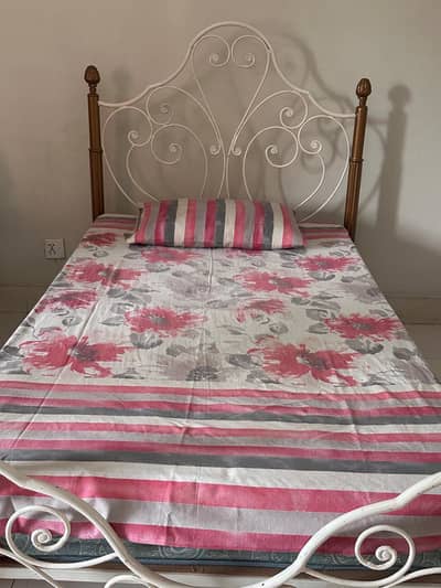 wrought iron single beds without mattress