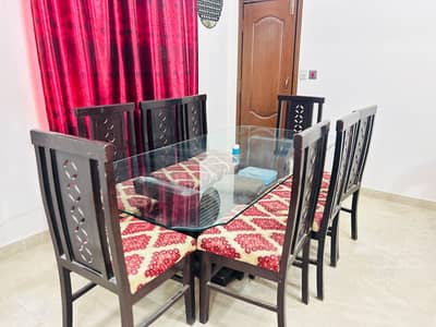 8 seater dinning table with glass top