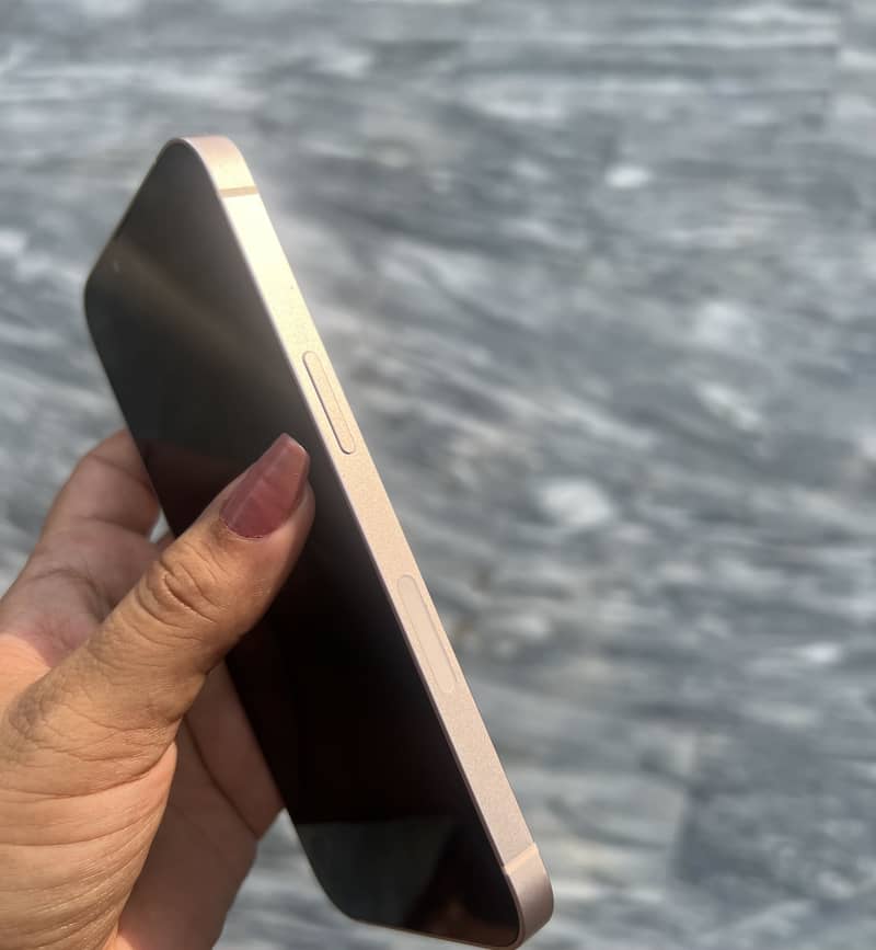 Apple iPhone 13 1