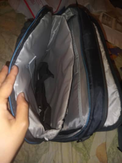1 Dell bag , 2 Hp bag,1 Lenovo bag