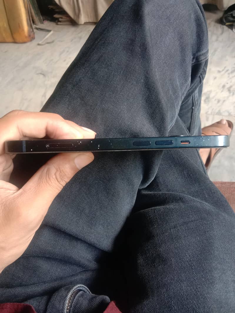 Apple iPhone 13 1