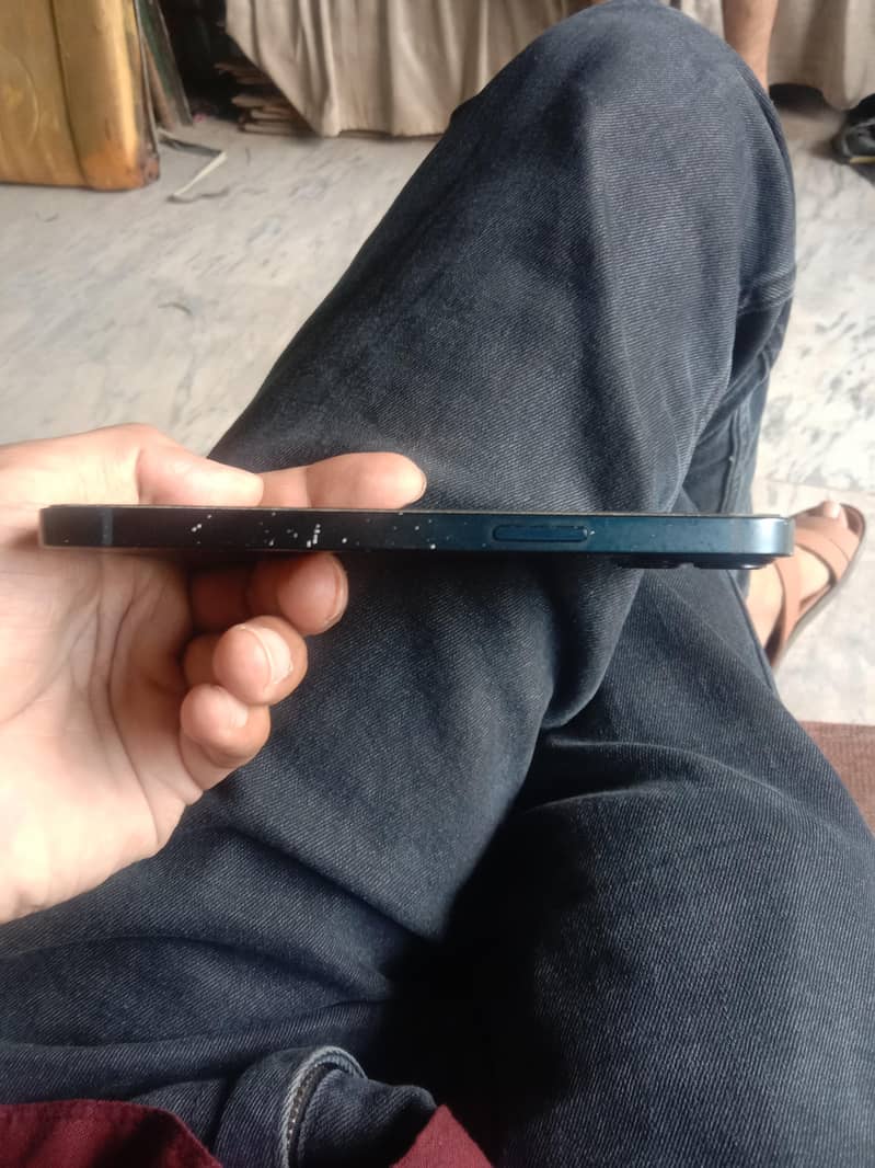 Apple iPhone 13 4