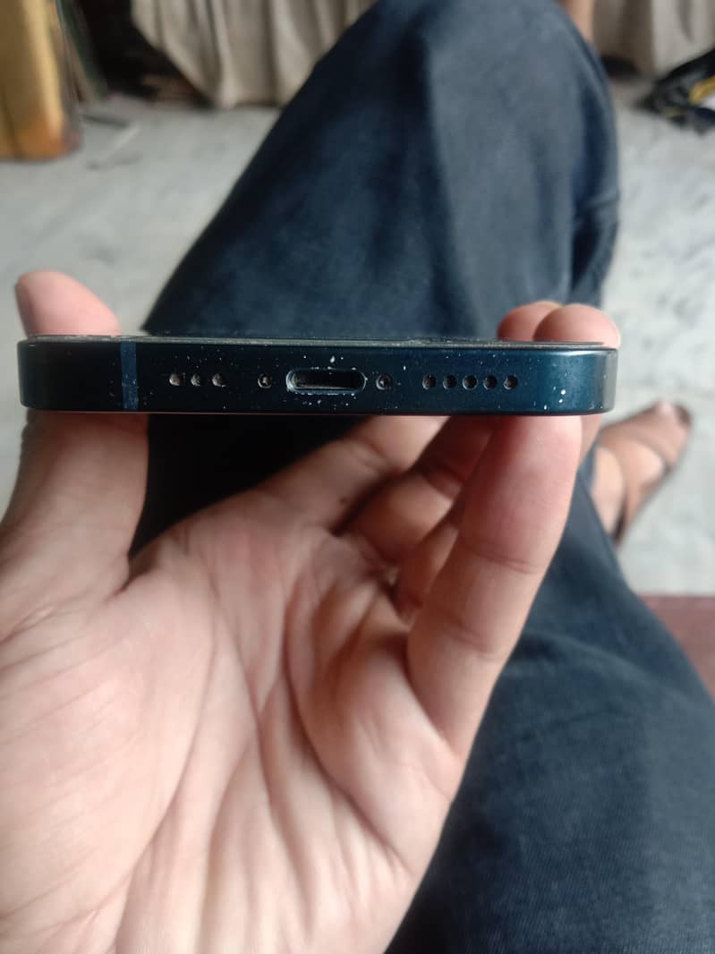 Apple iPhone 13 5