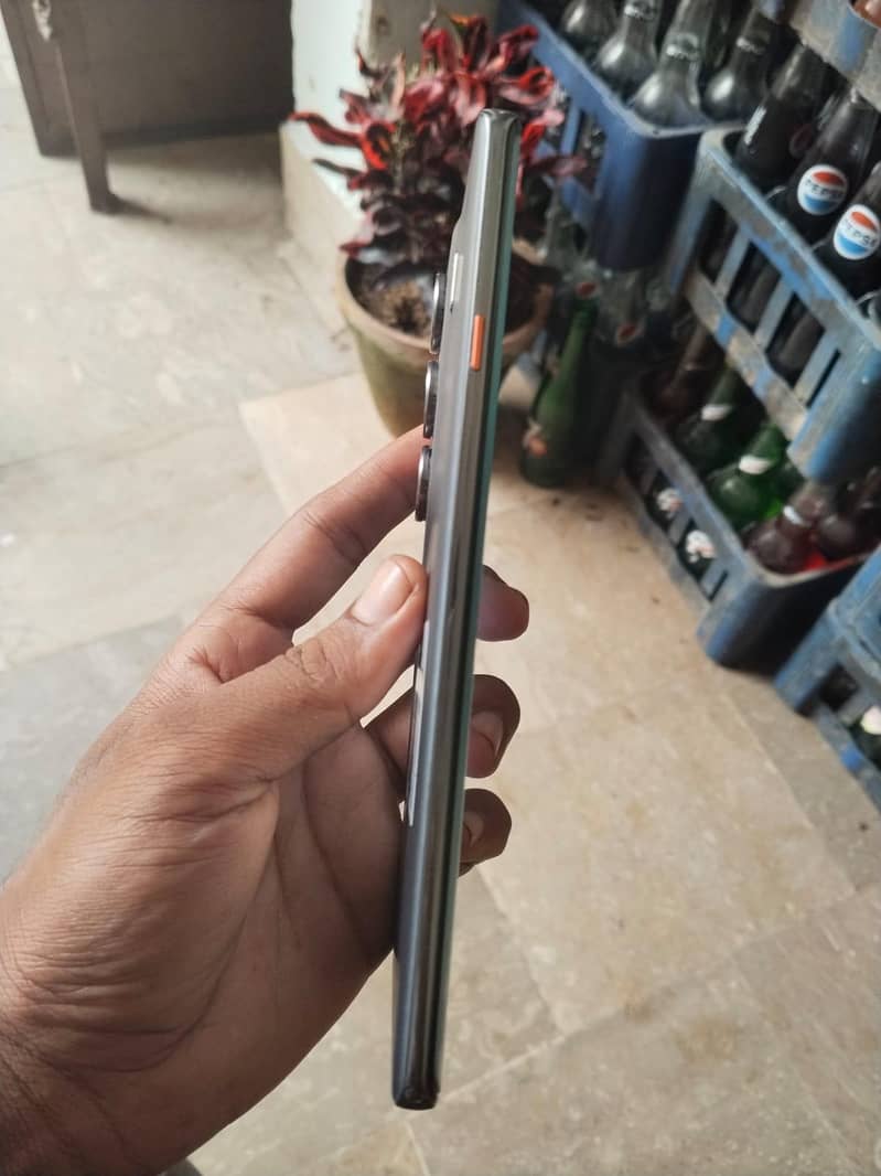 Tecno CAMON 40 Pro 1