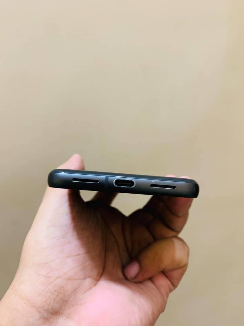 Google Pixel 8 4