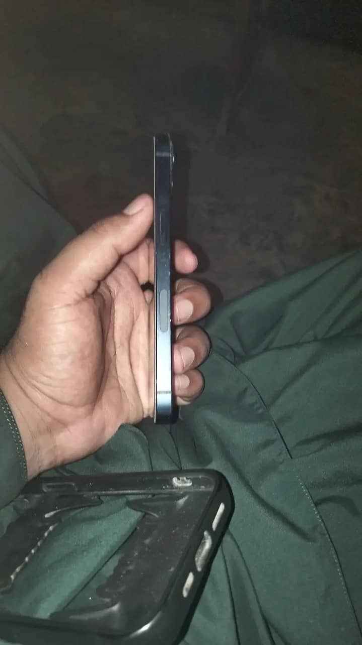 Apple iPhone 13 3