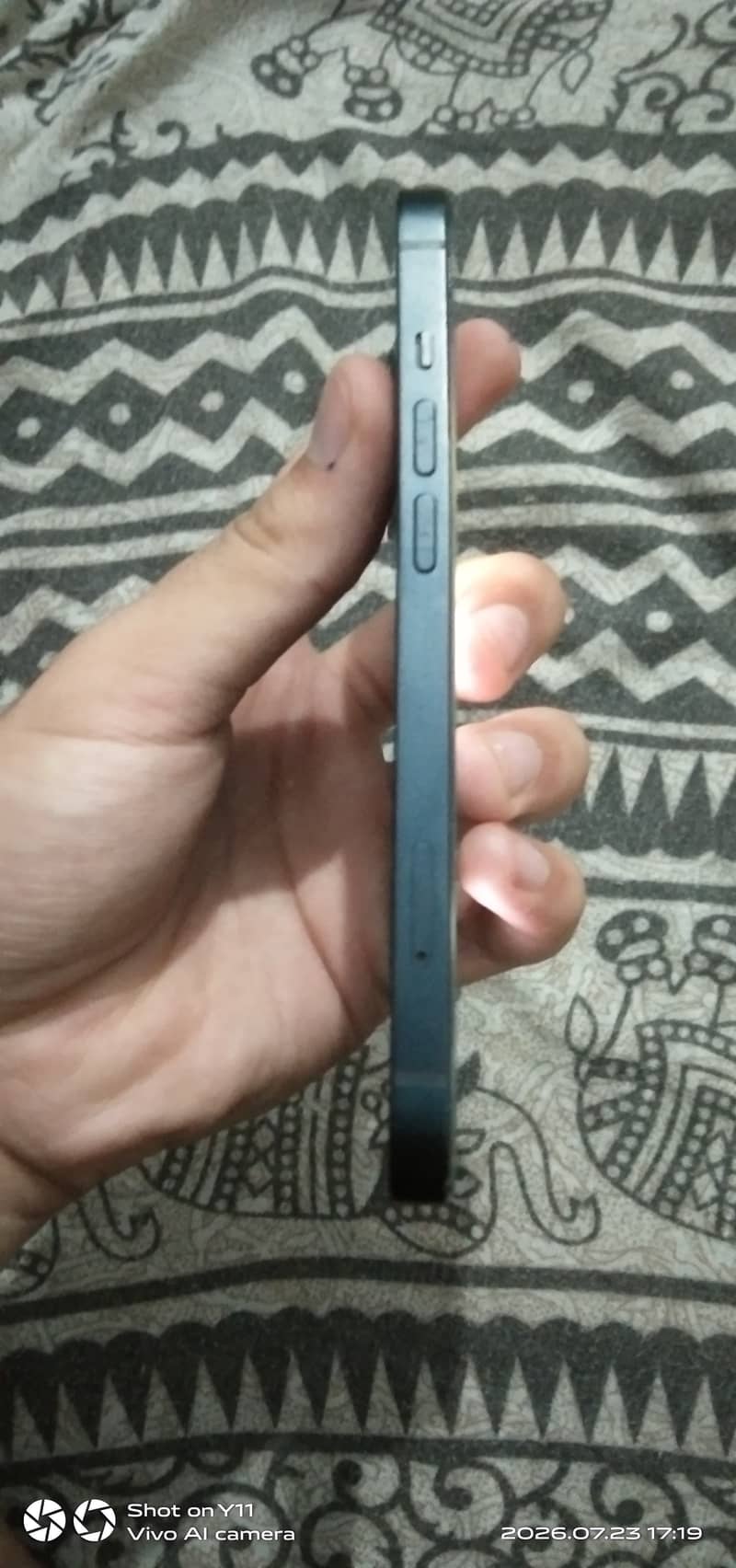 iPhone 13 4