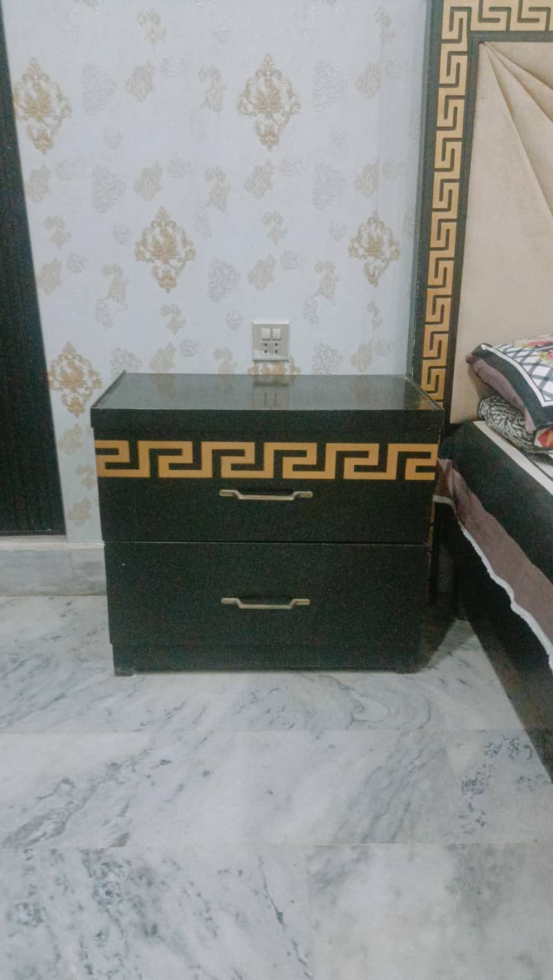 Bed with side tables 1