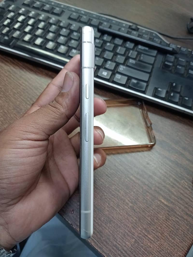 Google Pixel 7a 4