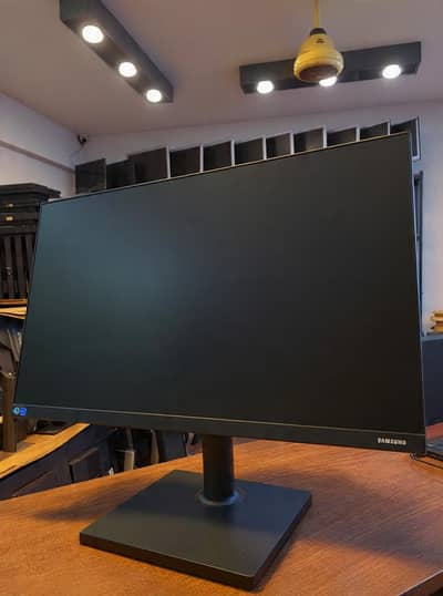 Borderless Monitor