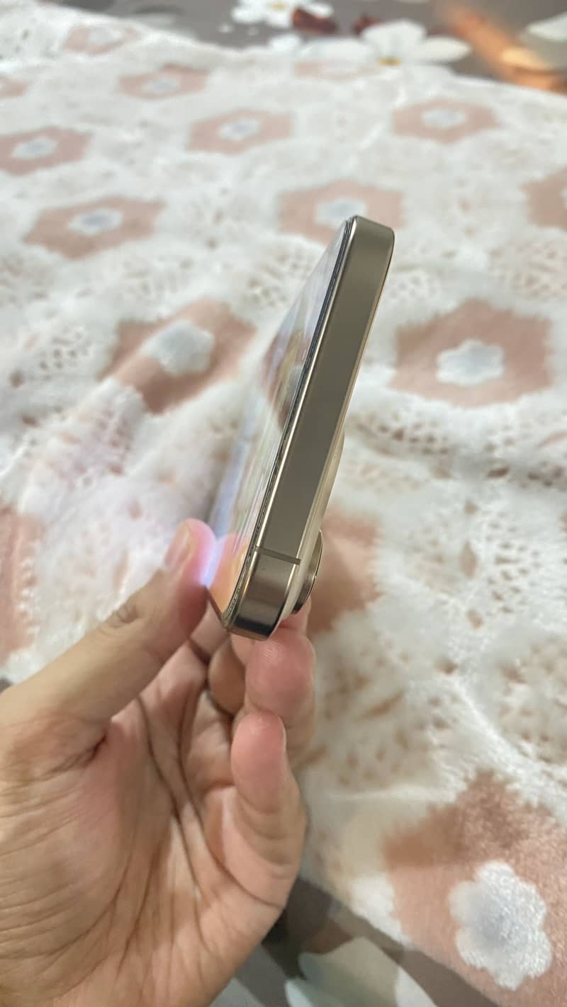 iPhone 16 pro max 4